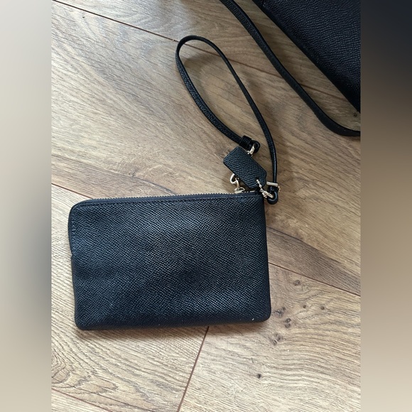 Coach shoulder/crossbody and wristlet - Picture 4 of 5